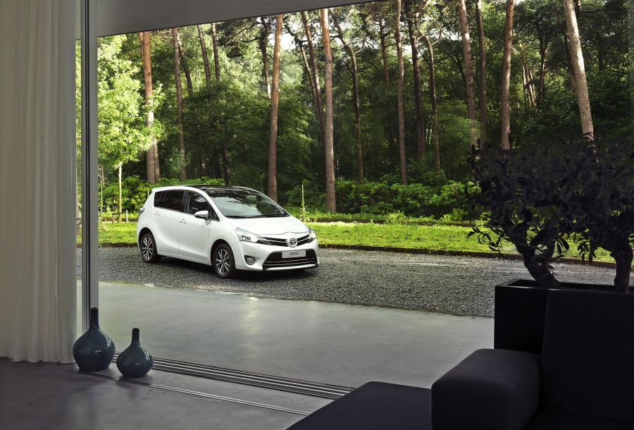  Toyota Verso 2012 года  (фото 4 из 10)